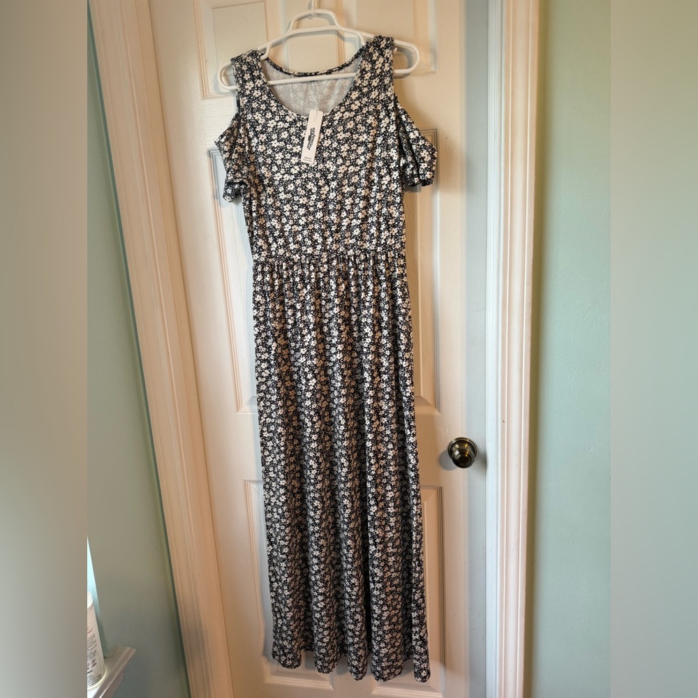 Chic Black and White Floral Maxi Dress